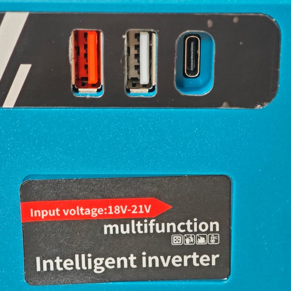 Invertor Multifuncțional 18-21V la 220V, 150W, USB-A, USB-C, Display LED, Compatibil Acumulatori 18V/21V