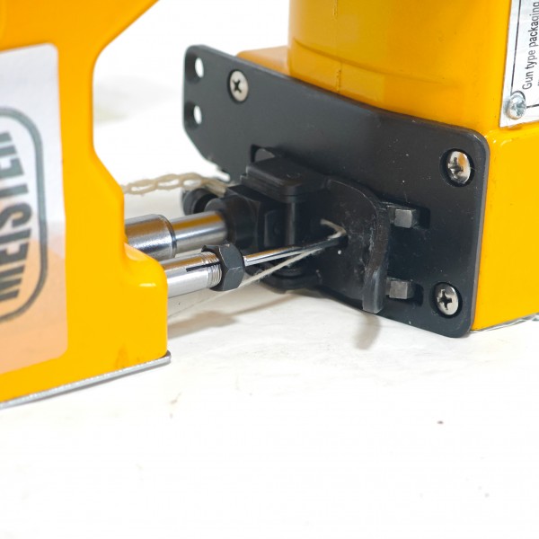 Mașină Profesională de Cusut și Sigilat Saci, cu acumulator, GK9-230, 210W, 2700 Cusături/Minut, Tăiere Automată Fir, pentru Saci din Rafie, Hârtie și Plastic